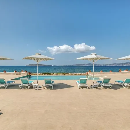 Searenity - Seafront Villa