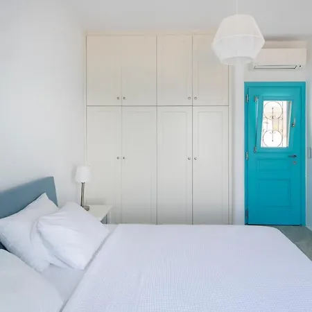 Searenity - Seafront Villa Aliki (Paros)